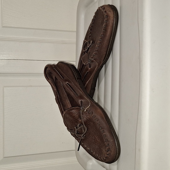 Minnetonka Other - Minnetonka leather moccasins slip ons - 11 - brown chocolate moose
